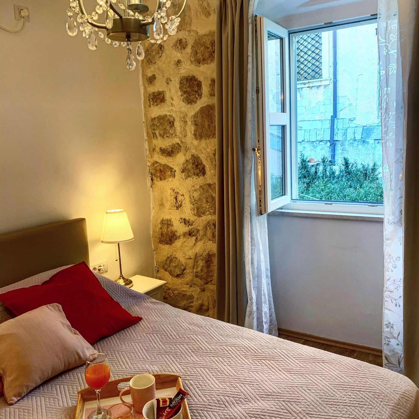 Rilati-Old-Town-Palace-Room-2