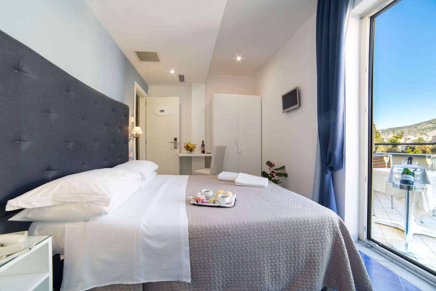 Club-Sorrento-Room-14