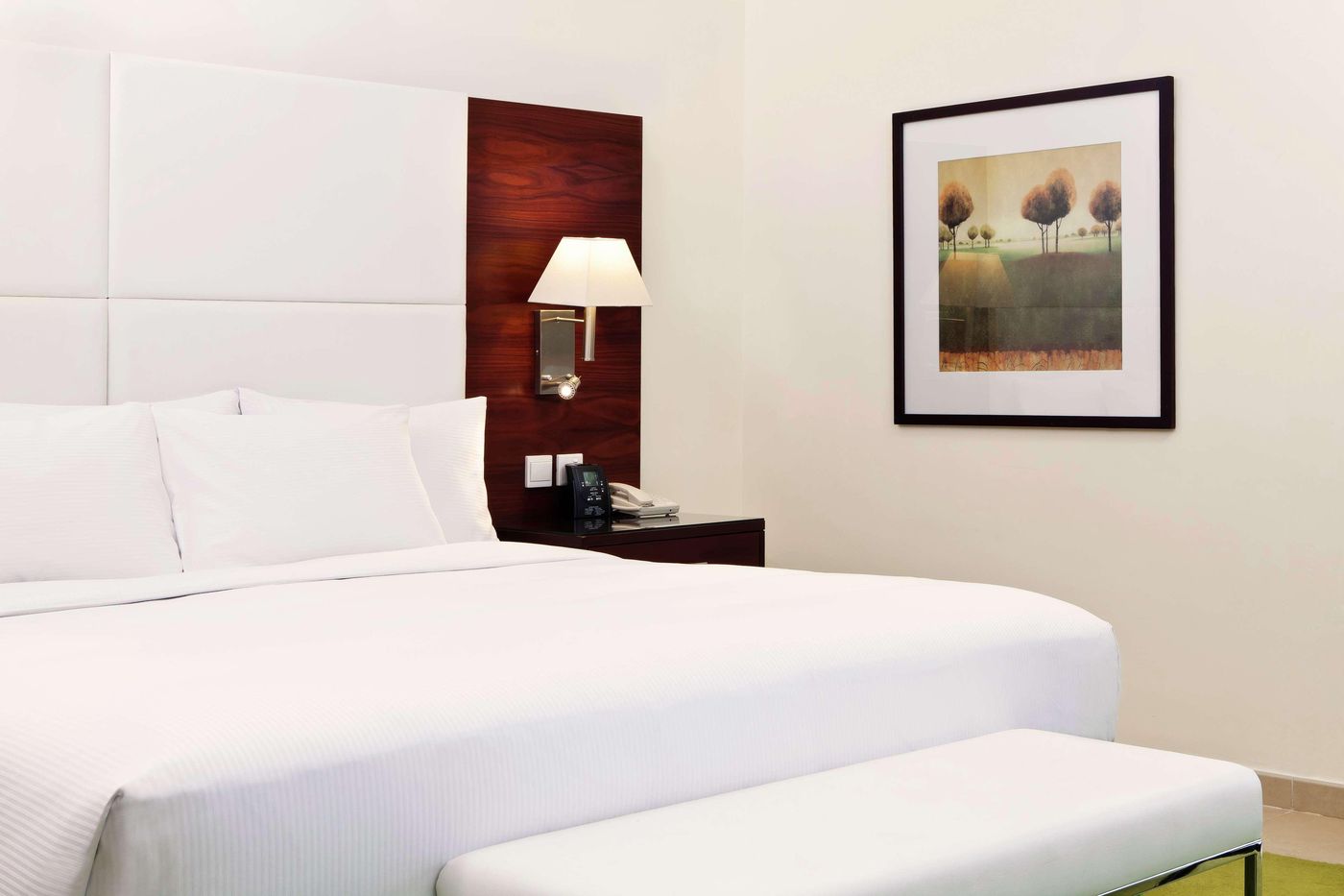 Hilton-Dubai-The-Walk-Room-43