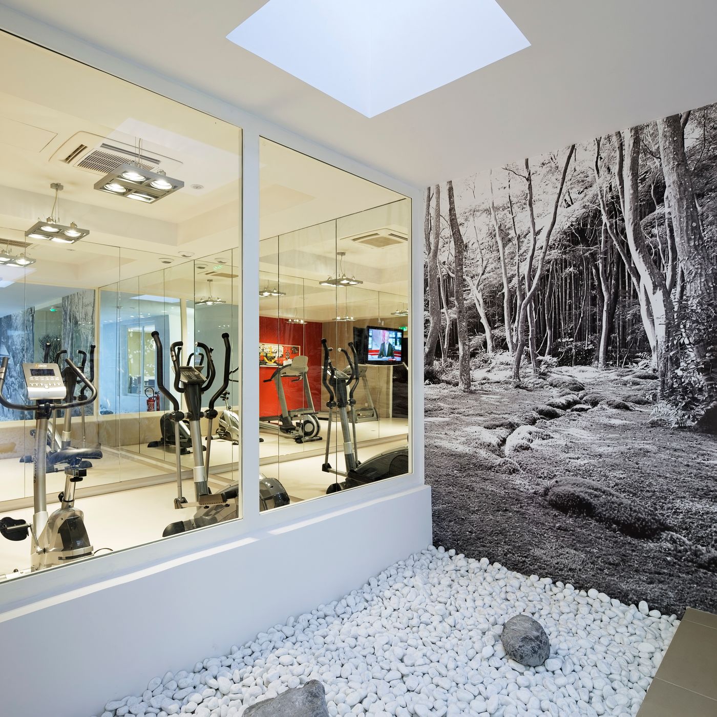 Hipark-Design-Suites-Nice-Sports-and-Entertainment-63