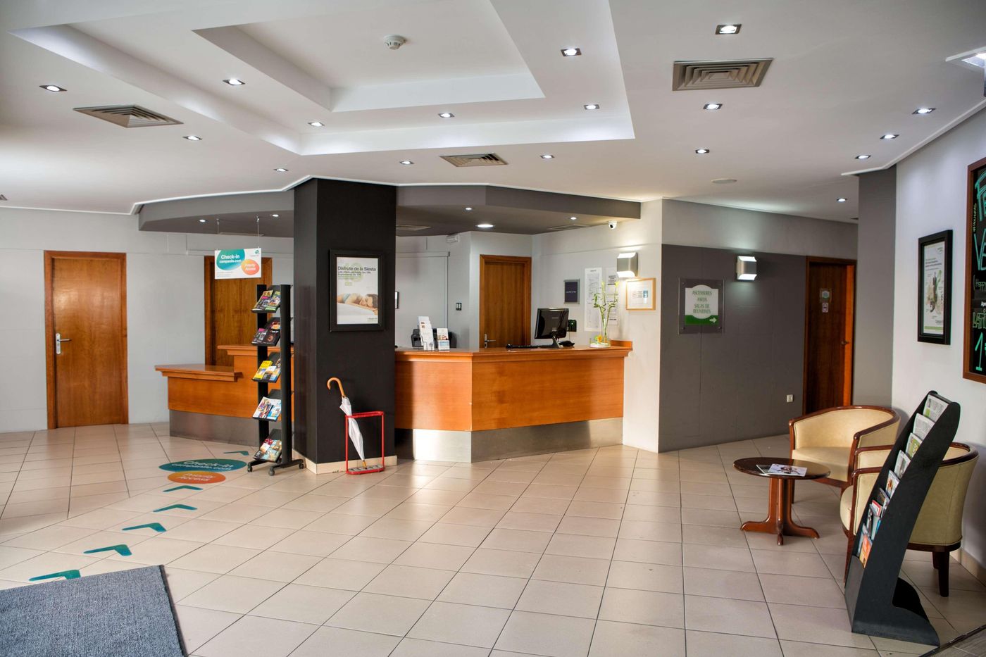 Campanile-Elche-Lobby-32