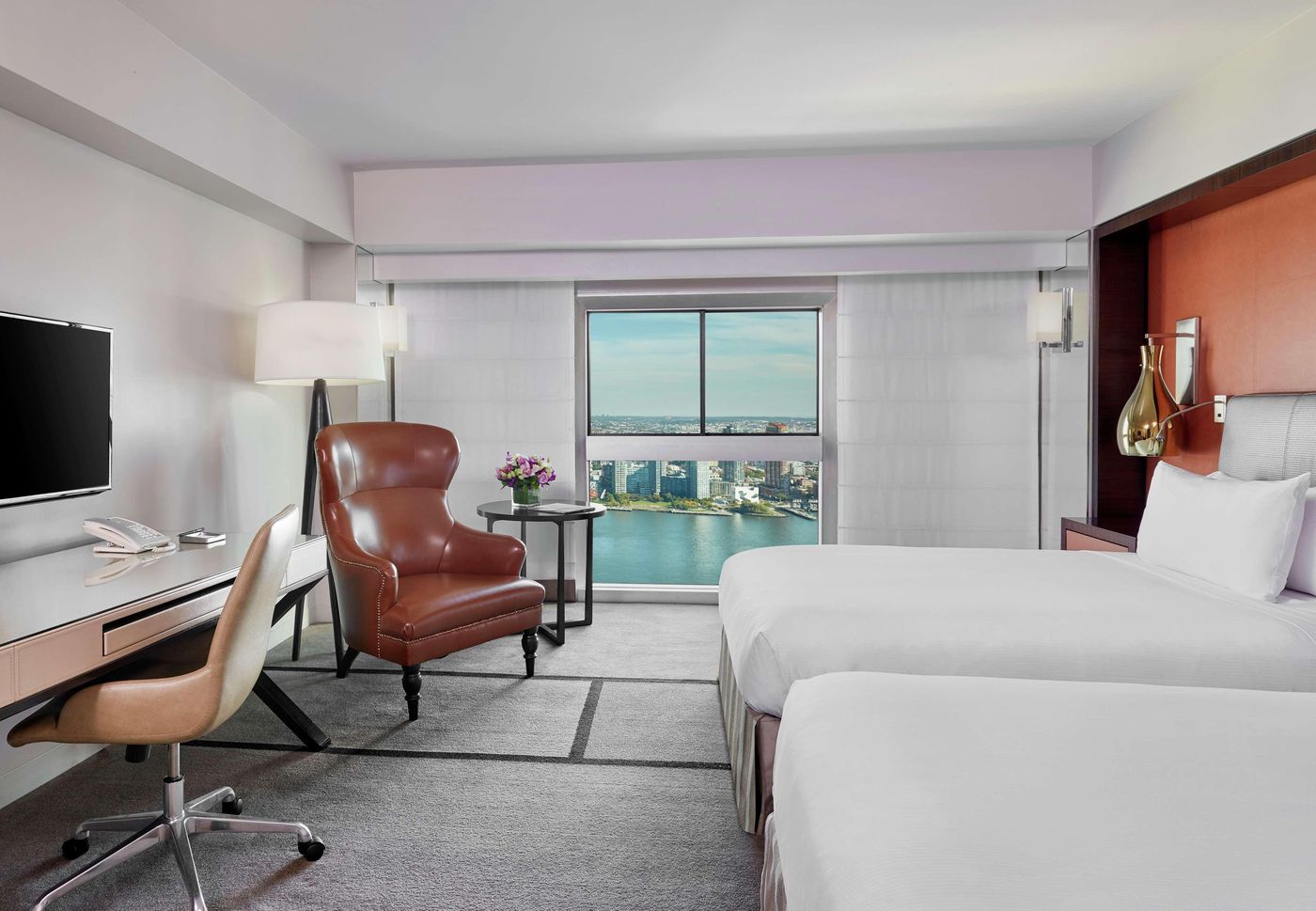 Millennium-Hilton-New-York-One-UN-Plaza-Room-43