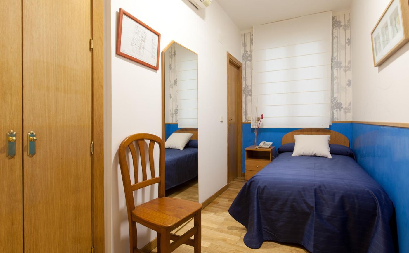 Hostal-Montaloya-Room-4