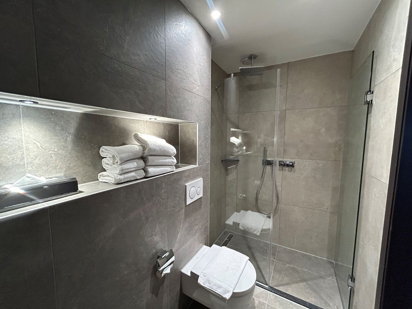 Xo-Hotels-Blue-Tower-Room-34