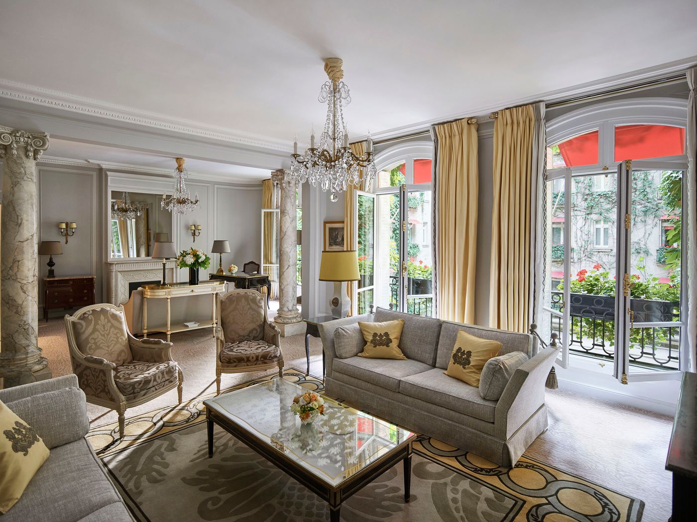 Hotel-Plaza-Athenee-Room-18