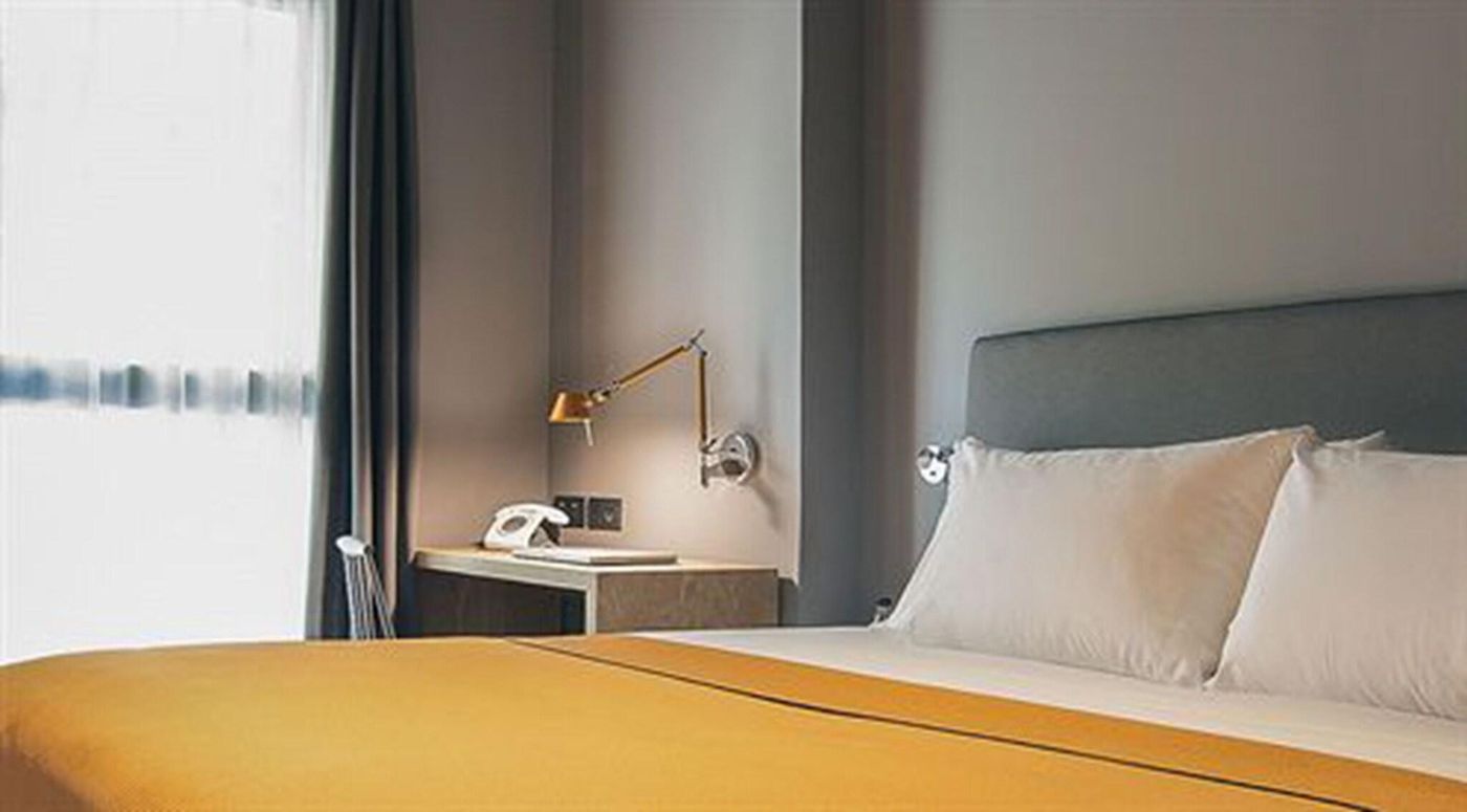 Yurbban Trafalgar Hotel-Spain-Barcelona-Room-5