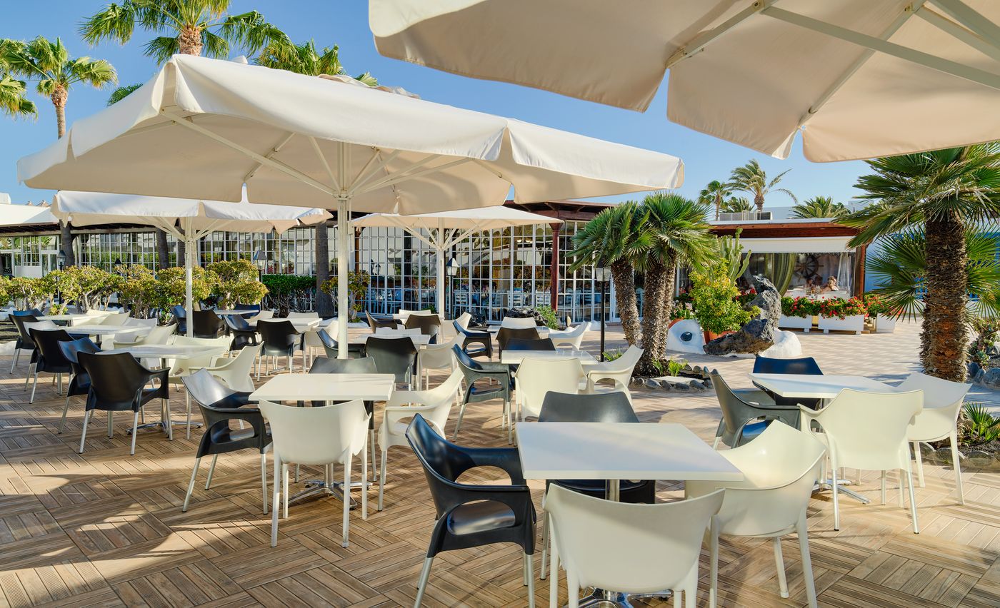 H10-Suites-Lanzarote-Gardens-Bar-11