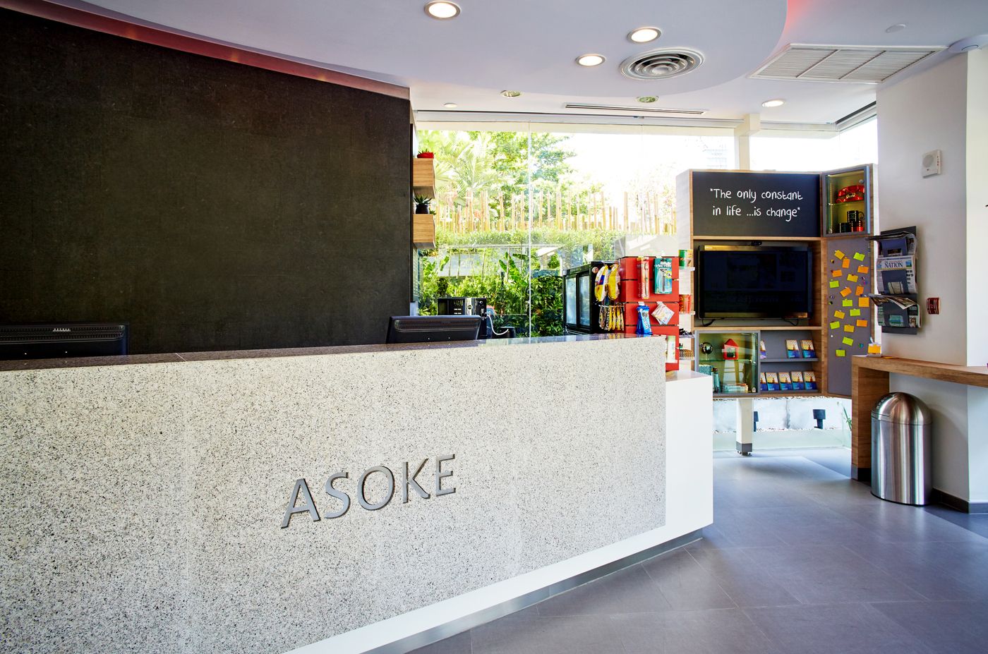 Red-Planet-Bangkok-Surawong-Lobby-15