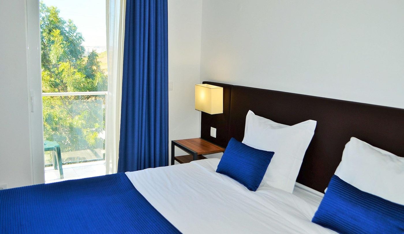 HILLTOP-OASIS---Lisbon-Lux-Oeiras-Resorts-Room-15