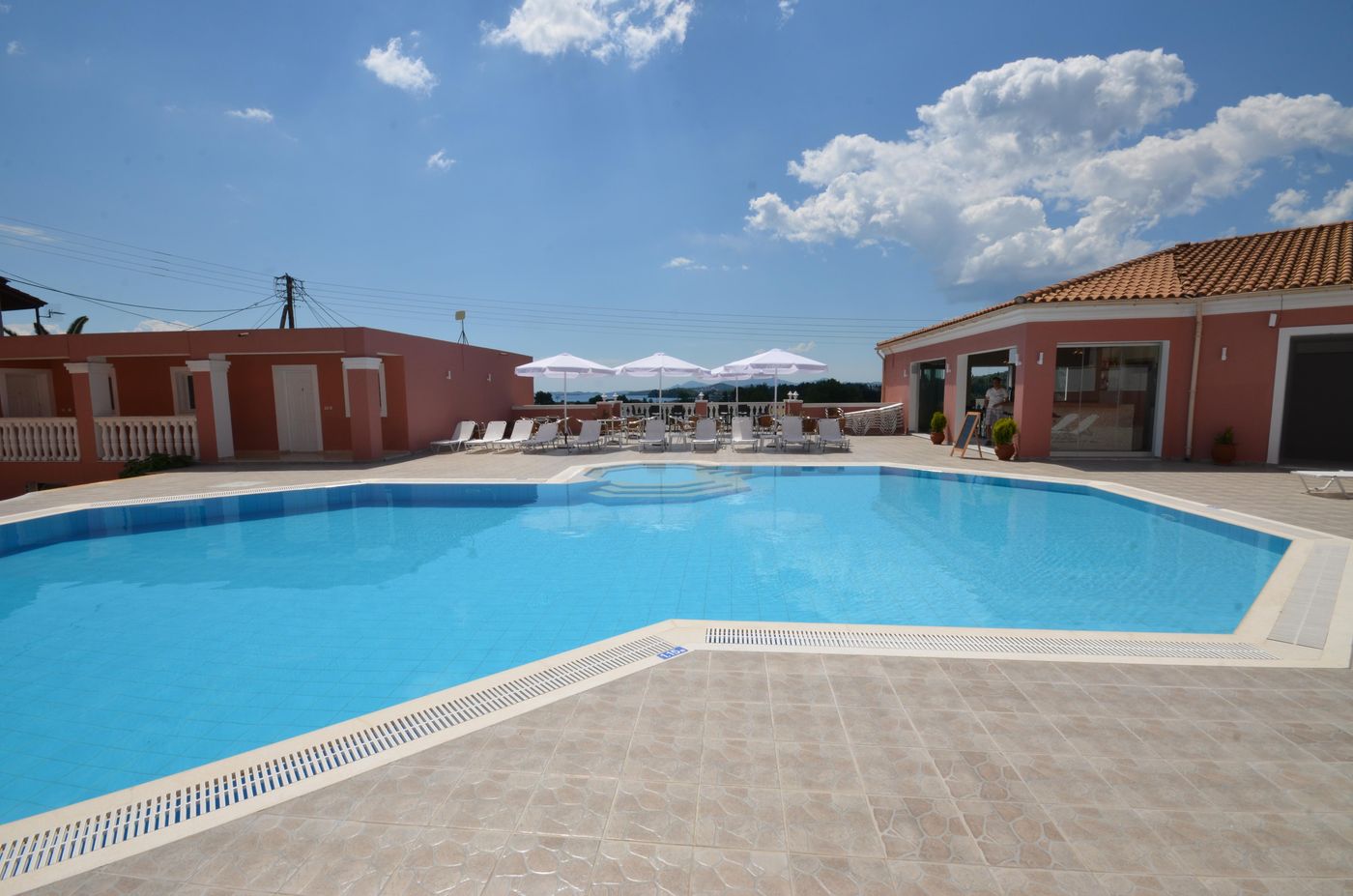 Paradiso-Aparthotel-Pool-9