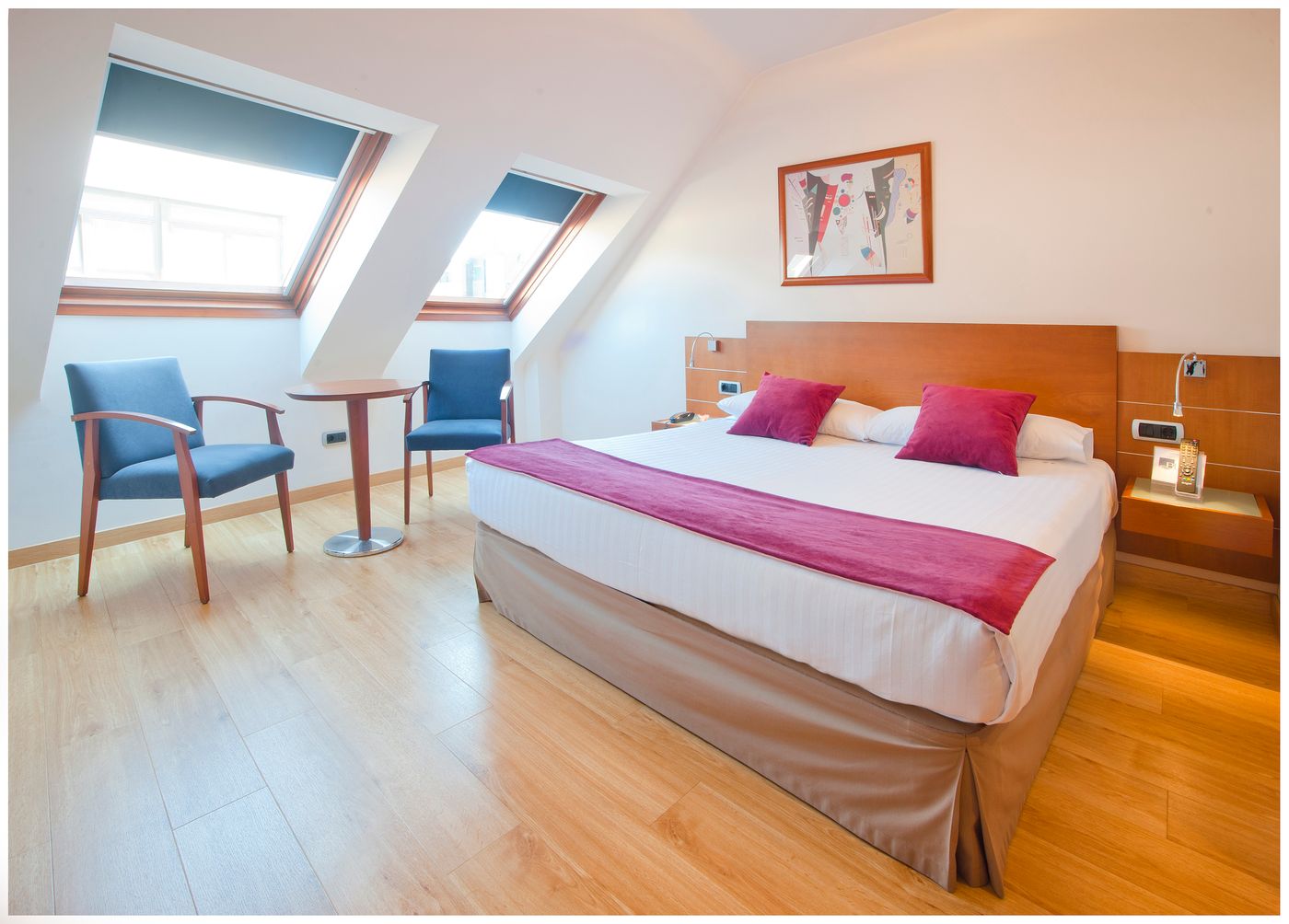 Duerming Longoria Plaza Hotel-Spain-OVIEDO-Room-8