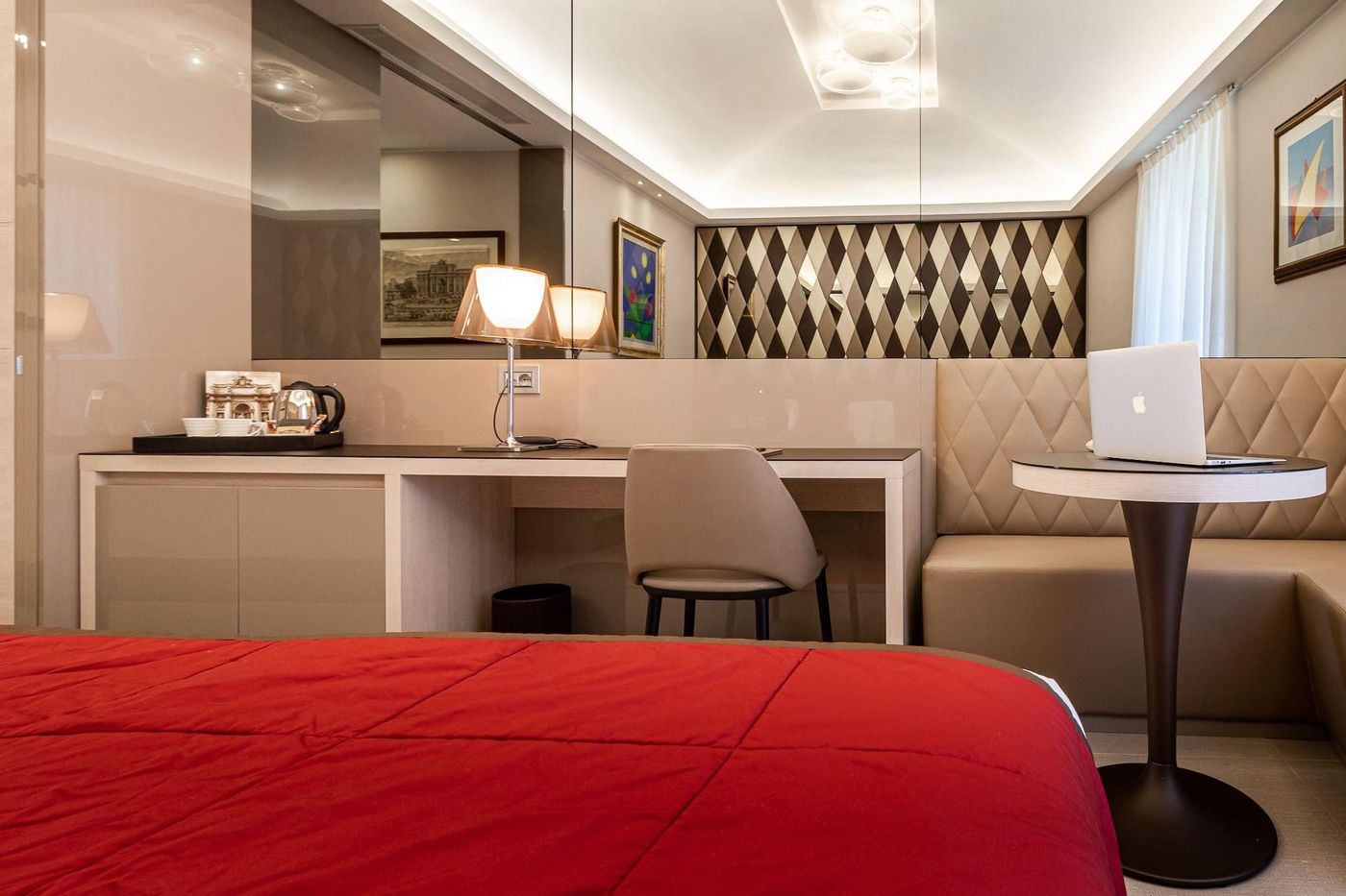 Harry-s-Bar-Trevi-Hotel---Restaurant-Room-7