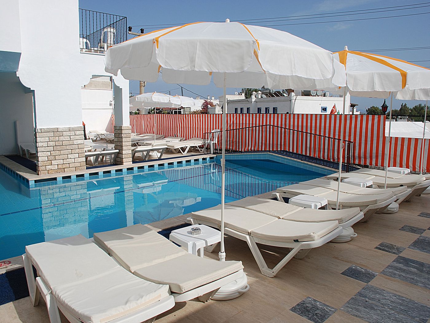 Sky-Vela-Hotel---All-Inclusive-Pool-8