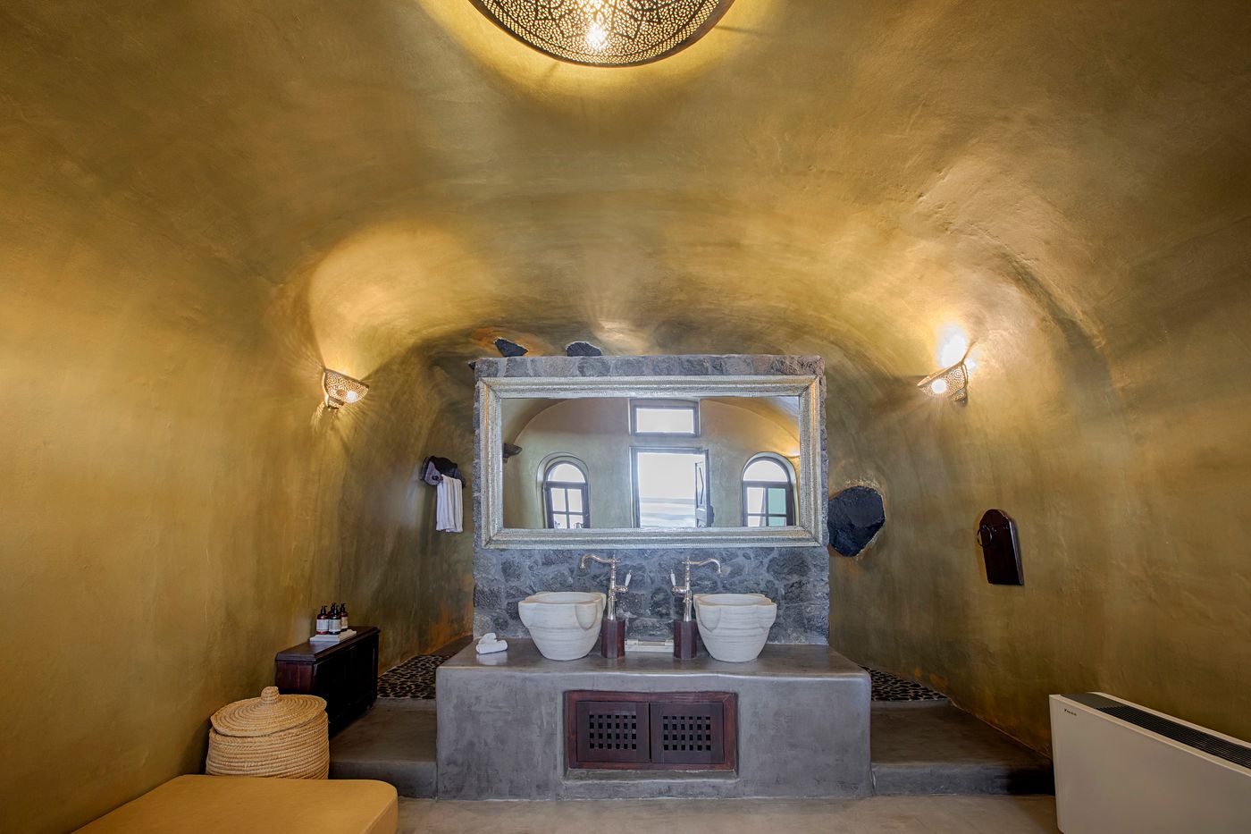 Ducato-Di-Oia-Room-38