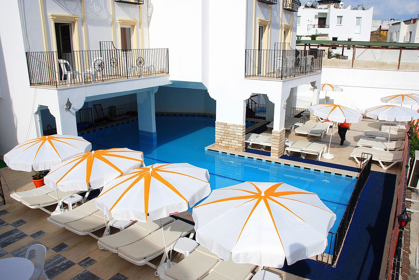 Sky-Vela-Hotel---All-Inclusive-Pool-7