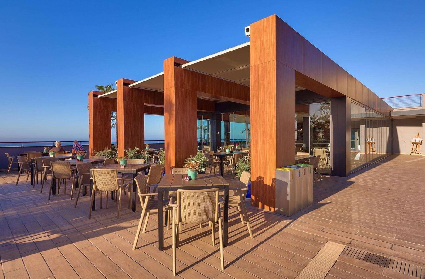 The-Views-Monumental-Bar-14