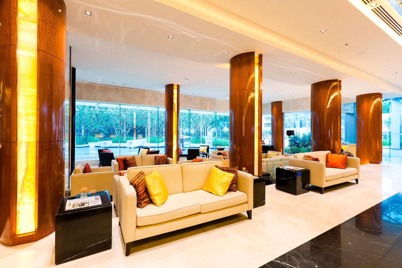 Royal-Princess-Larn-Luang-Bangkok-Bar-13