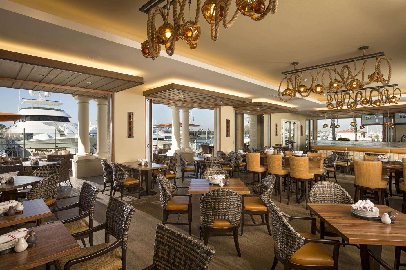 Balboa-Bay-Resort-Restaurant-26