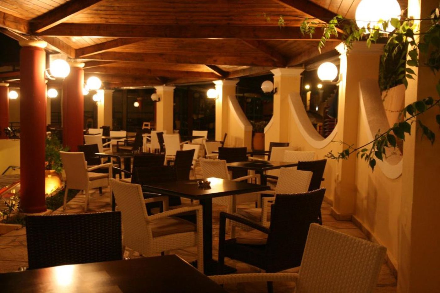 Mediterranean-Blue-Restaurant-52