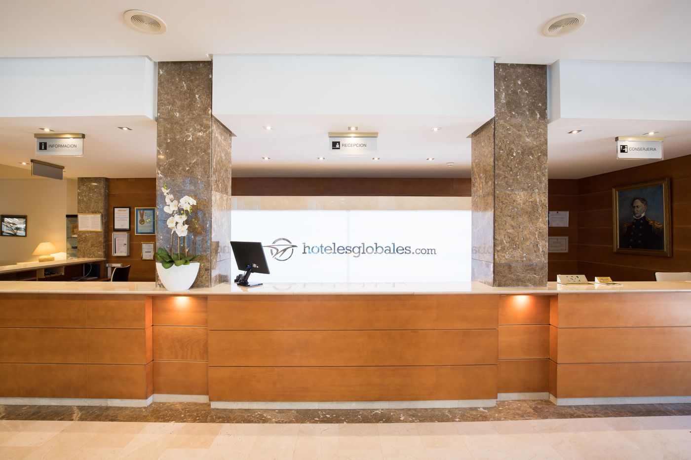 Hoteles-Globales-Club-Almirante-Farragut-Lobby-30