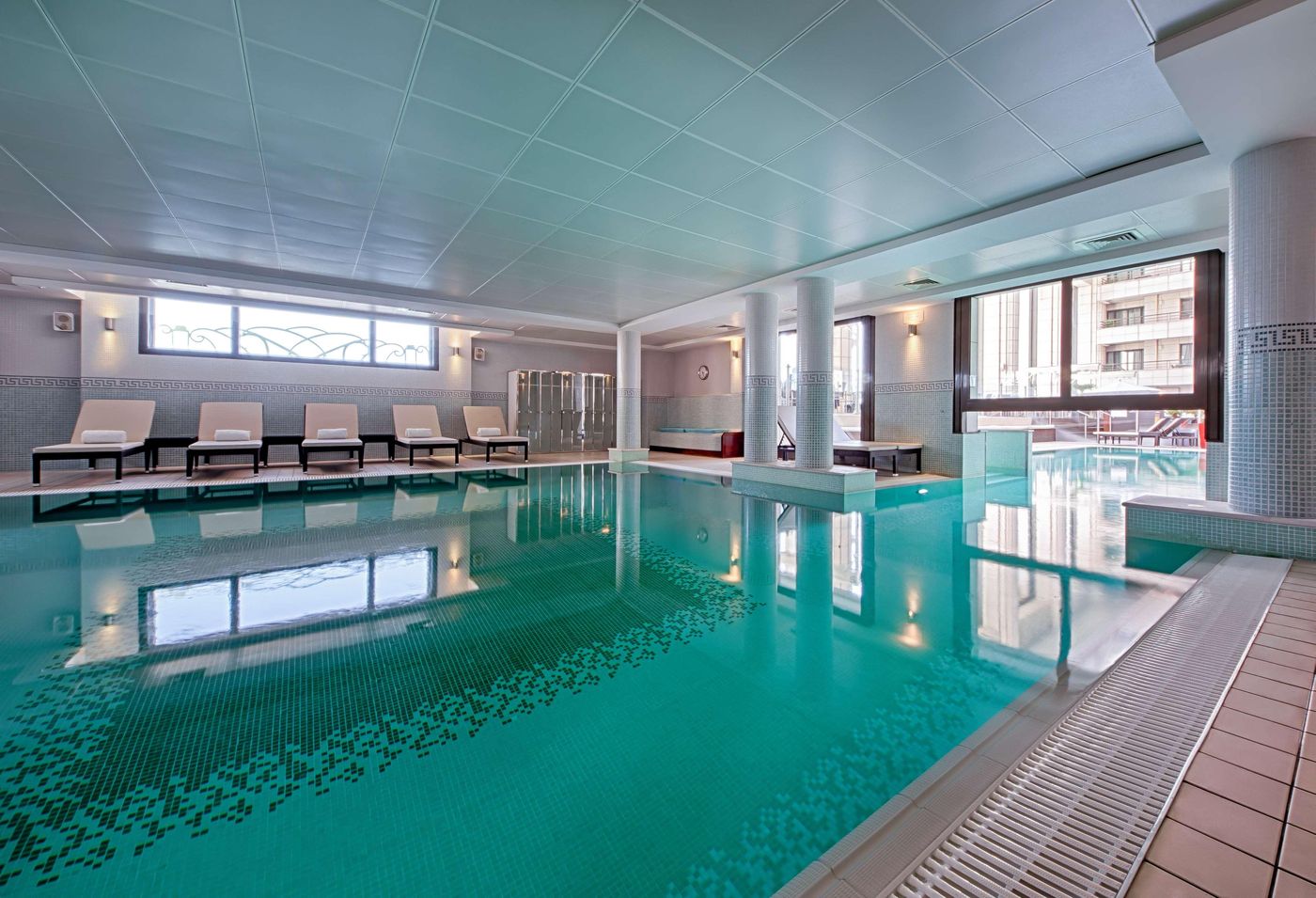 Hyatt-Regency-Nice-Palais-De-La-Mediterranee-Pool-49