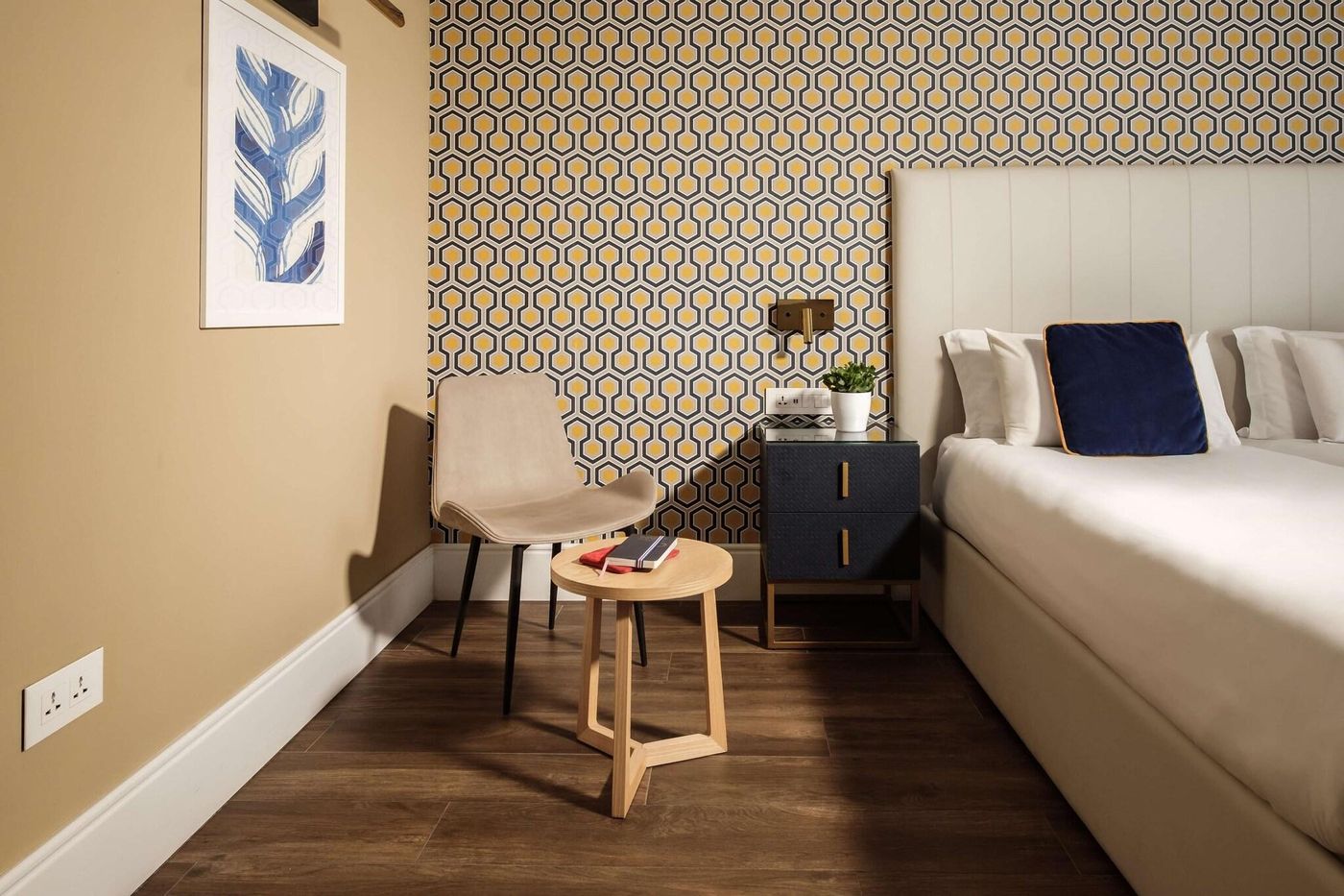 Hotel-115-The-Strand-Hotel-and-Suites-Room-11