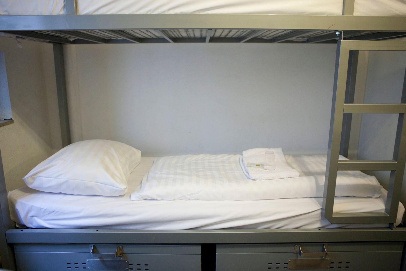 Flying-Pigs-Downtown-Hostel-Amsterdam-Room-16