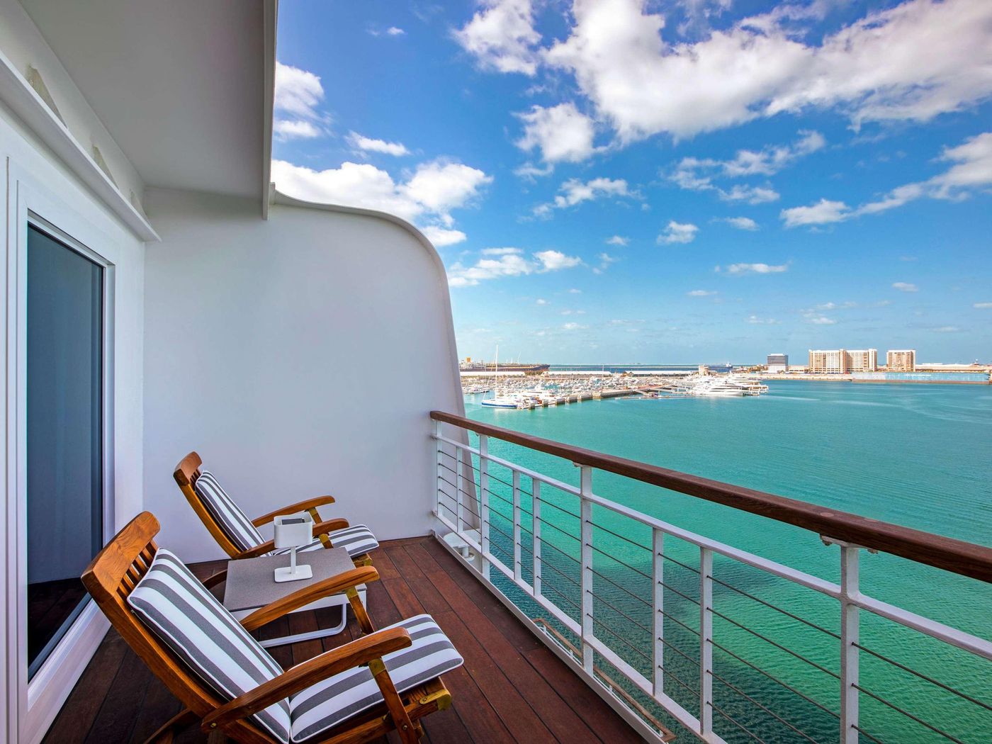 Queen-Elizabeth-2-Hotel-Sports-and-Entertainment-80