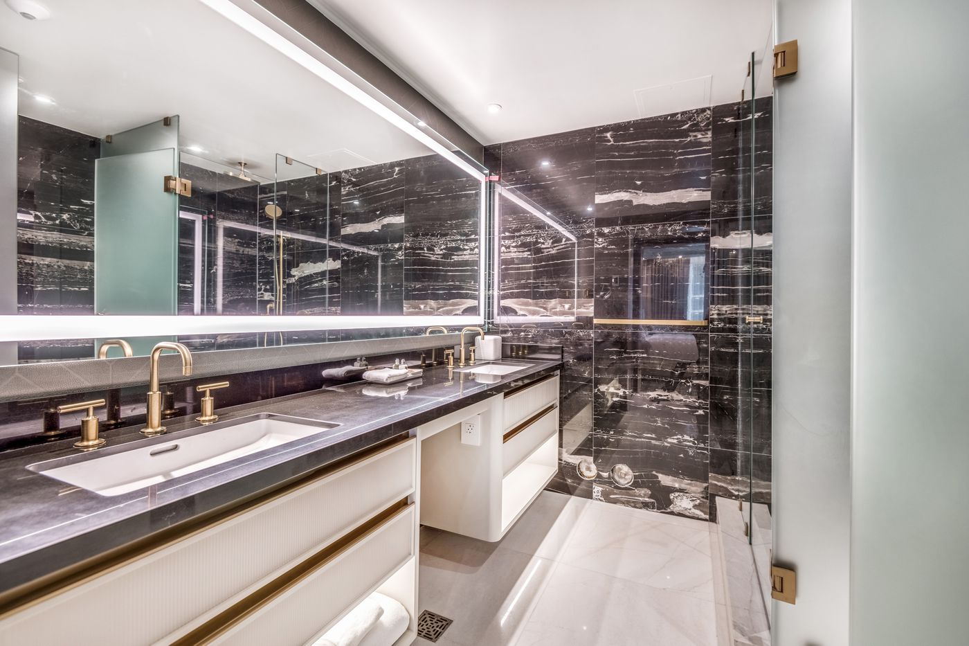 Azur-Legacy-Collection-Hotel-Room-35