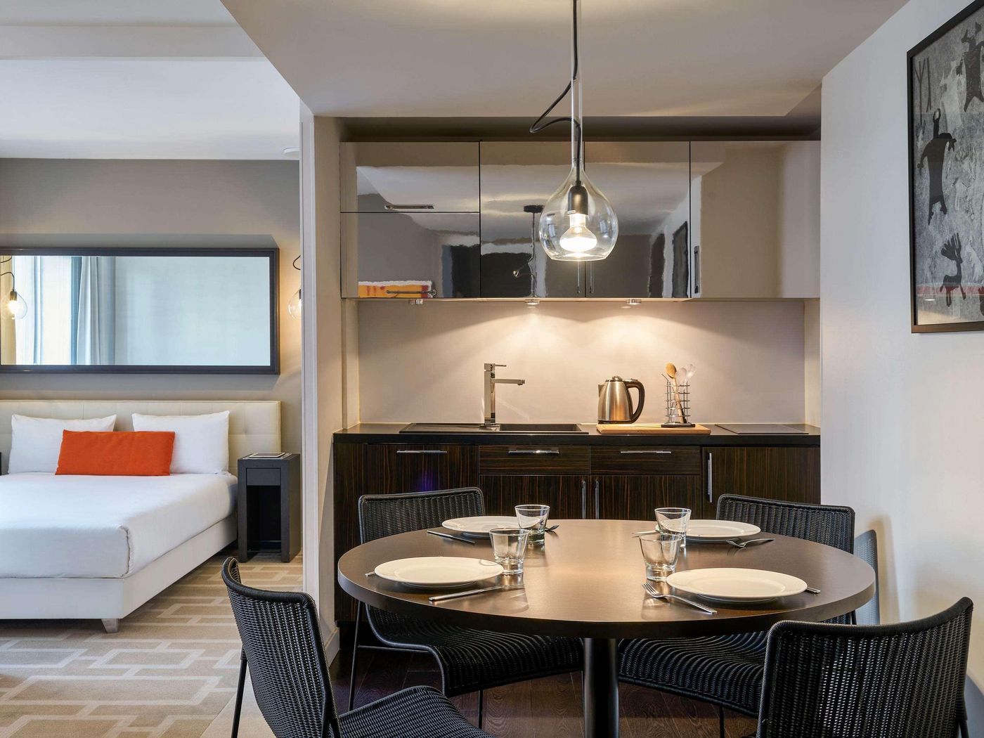 Hipark-Design-Suites-Nice-Room-26