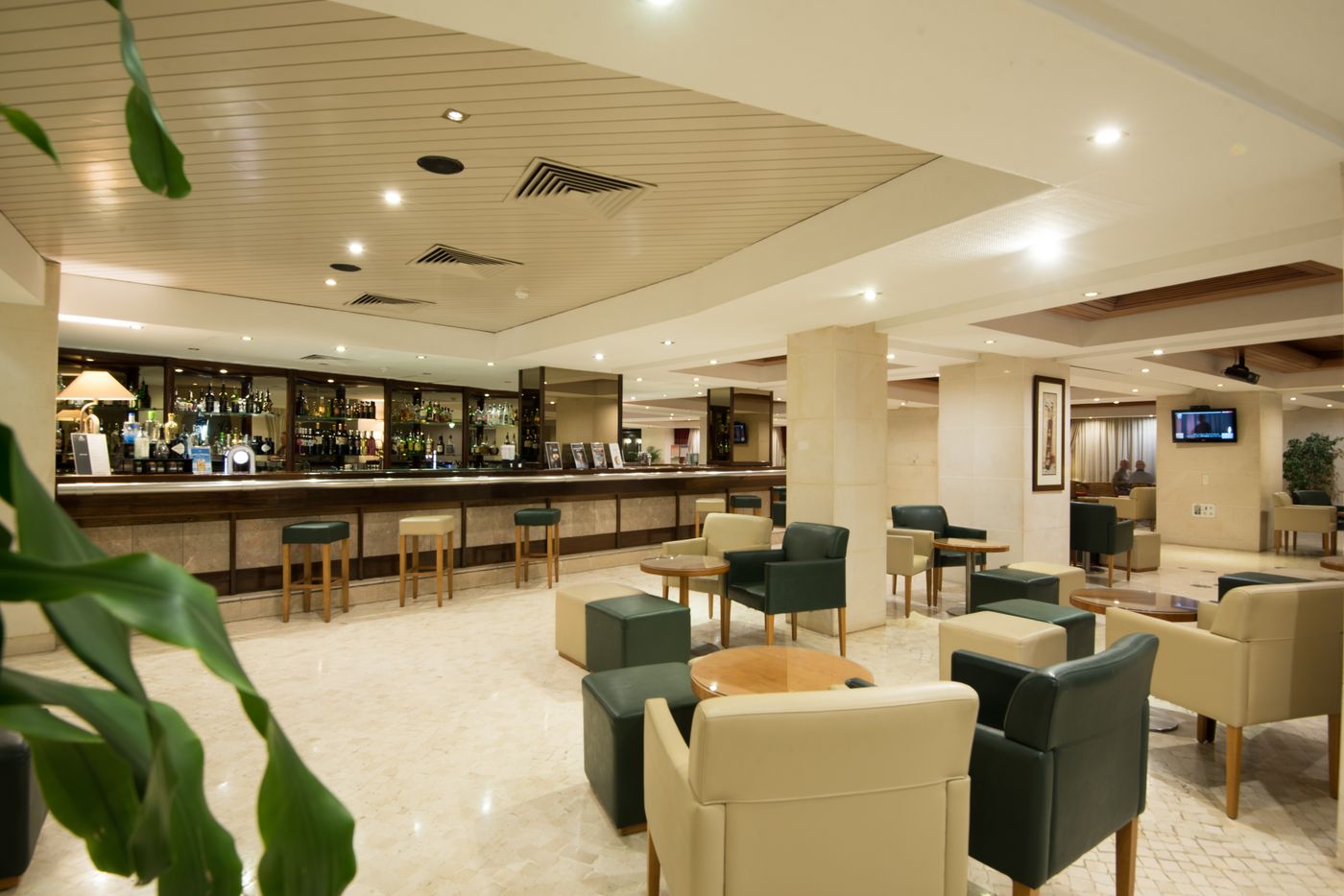 Vila-Gale-Ampalius-Bar-40