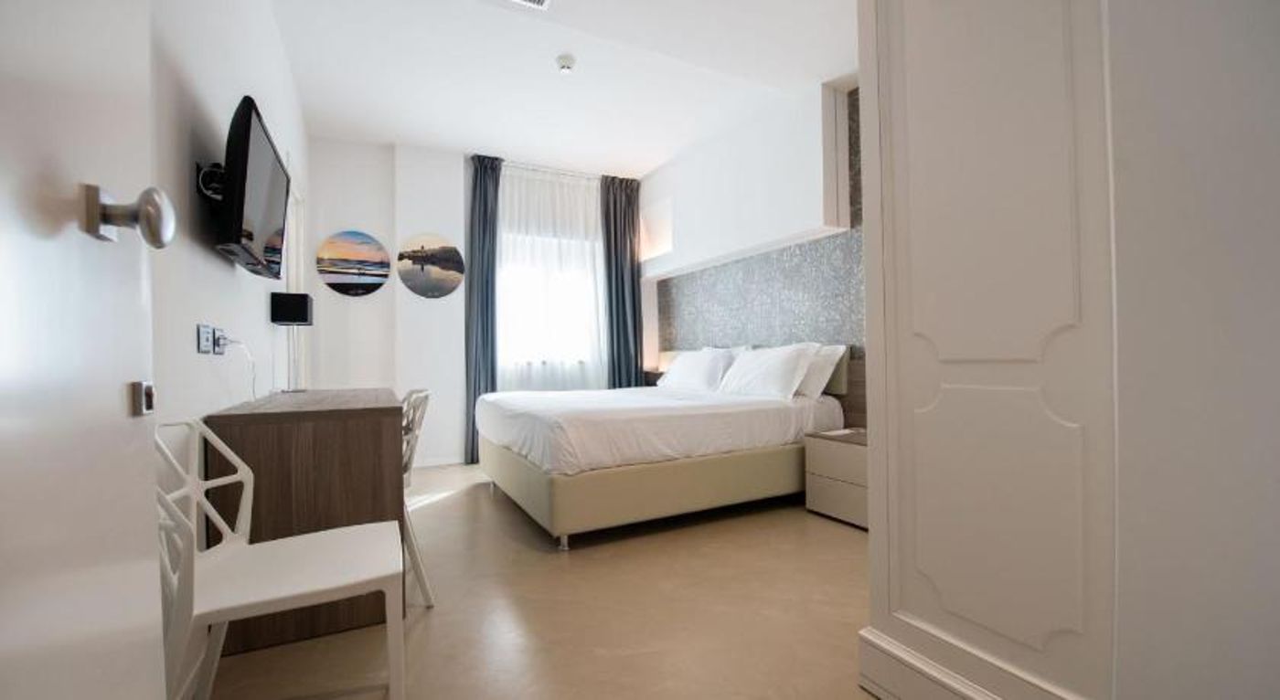 Grand-Hotel-Faraglioni-Room-12