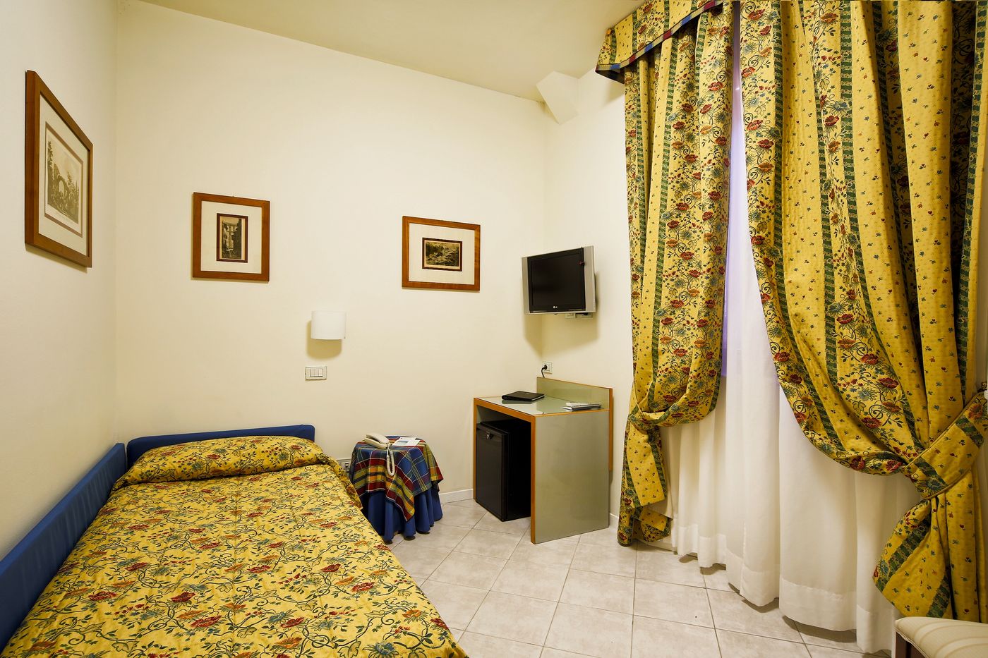 Italia-Hotel-Room-13