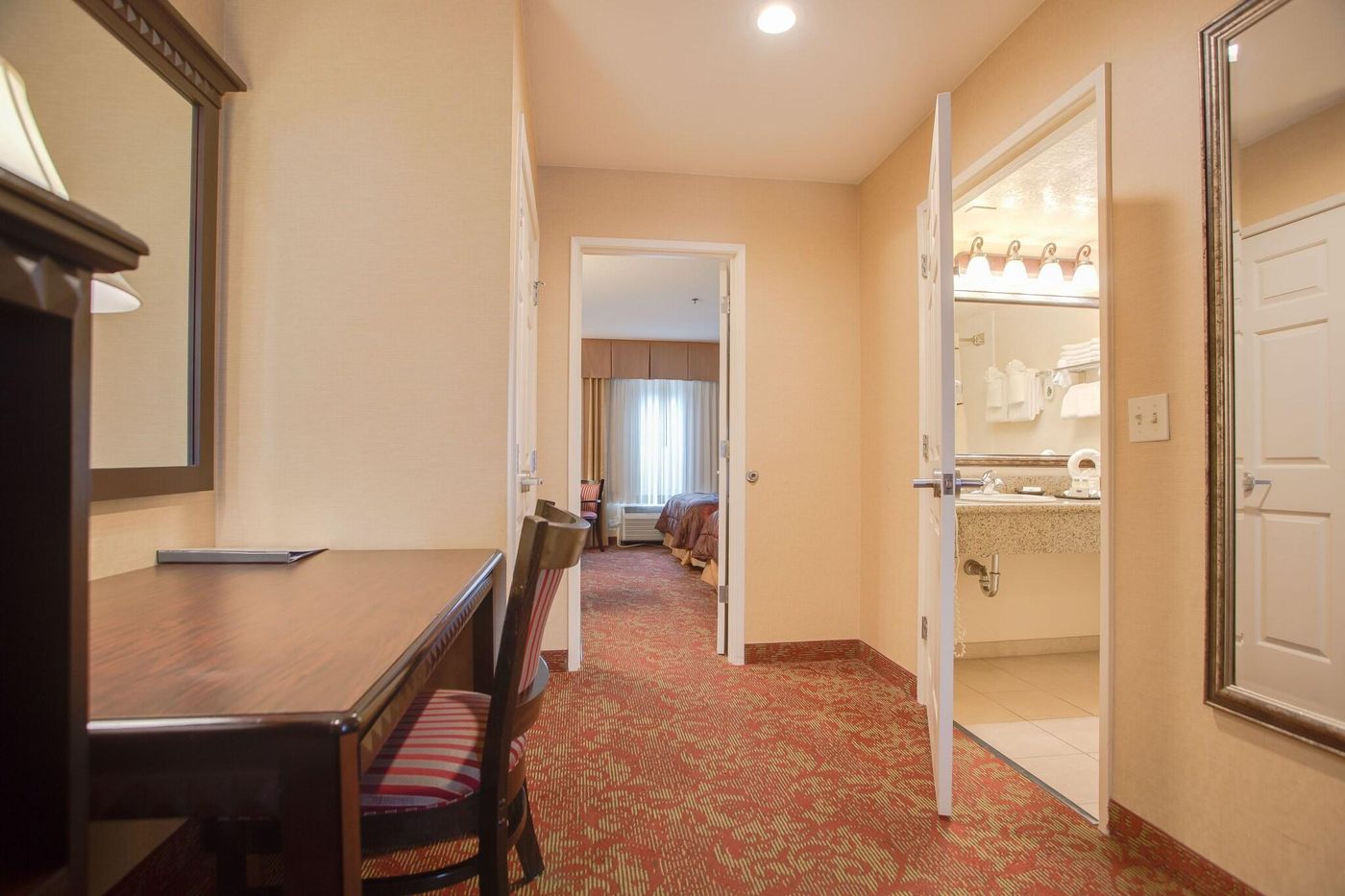 Castle-Inn-and-Suites-Room-21