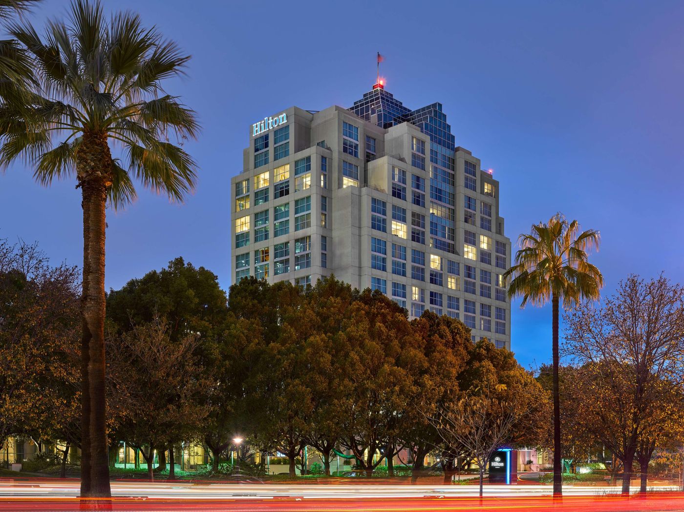 Hilton-Los-Angeles-North-Glendale---Executive-General-view-7