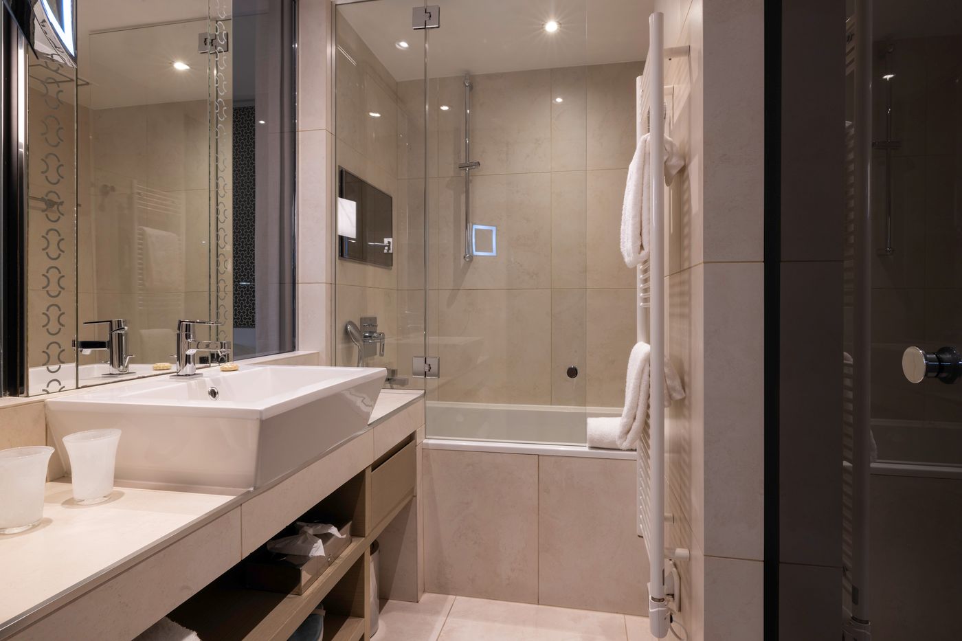 La-Villa-Maillot---Arc-de-Triomphe-Room-53