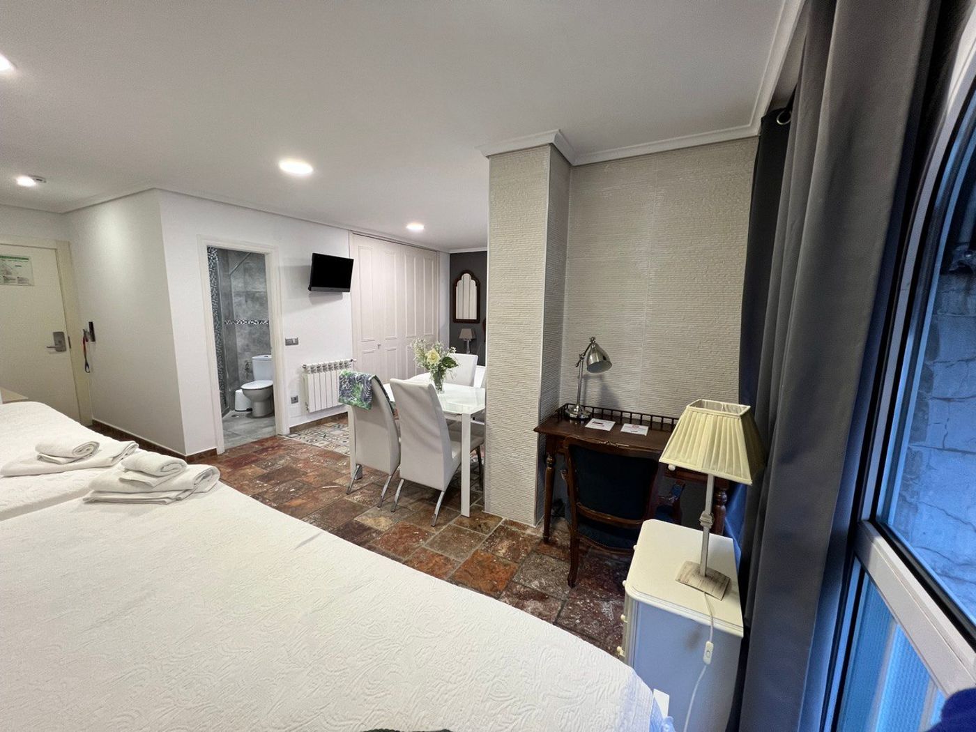 Apartamentos Las Brisas-Spain-SANTANDER-Room-5