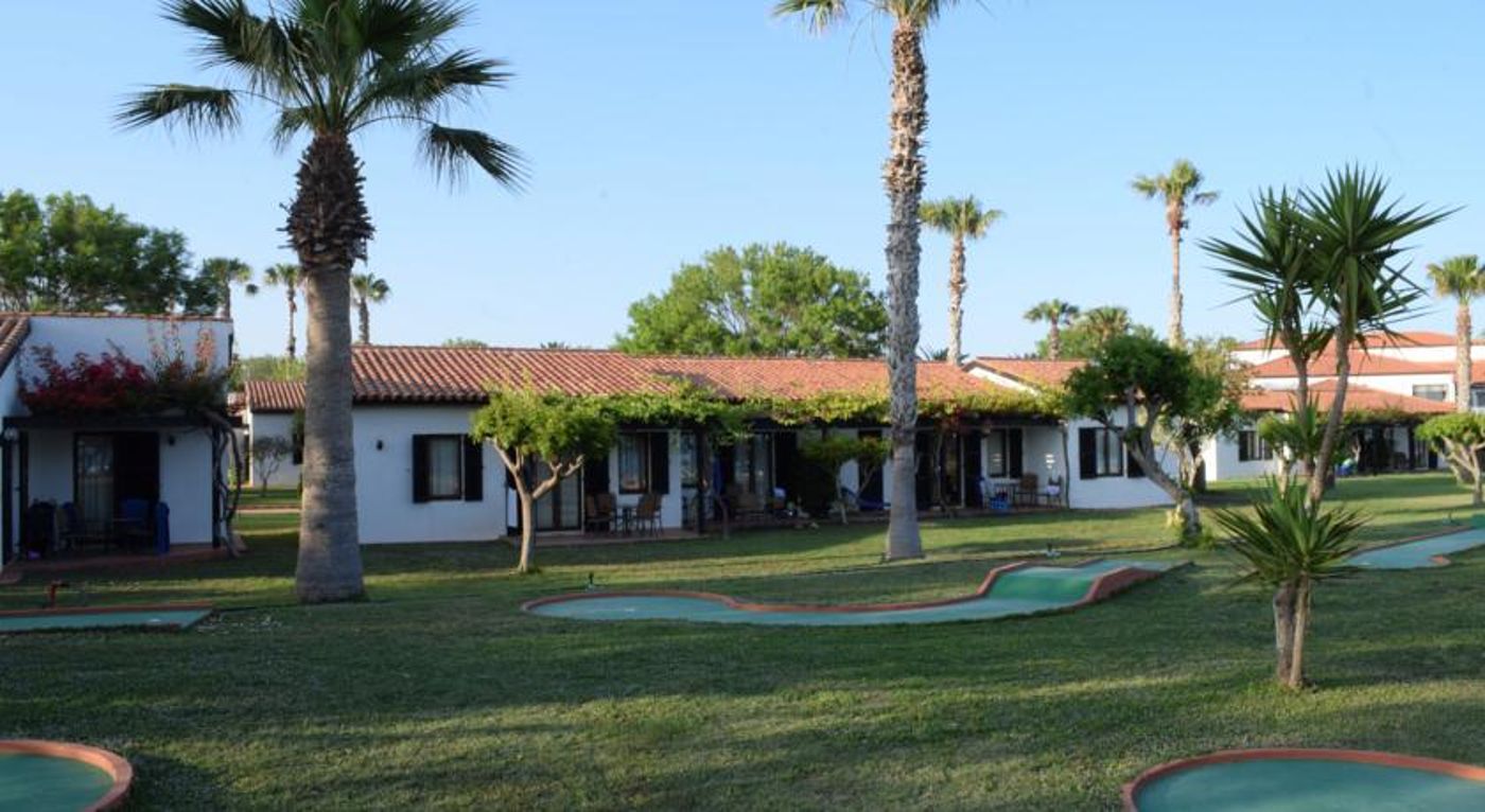 Kermia Beach Bungalow Hotel