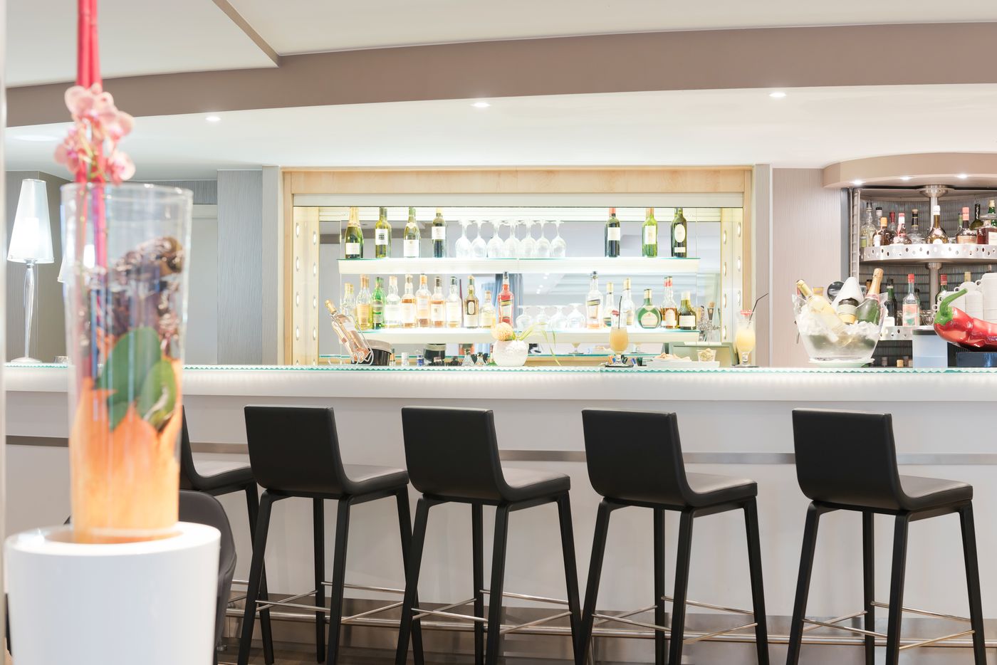 Novotel-Geneve-Centre-Bar-10