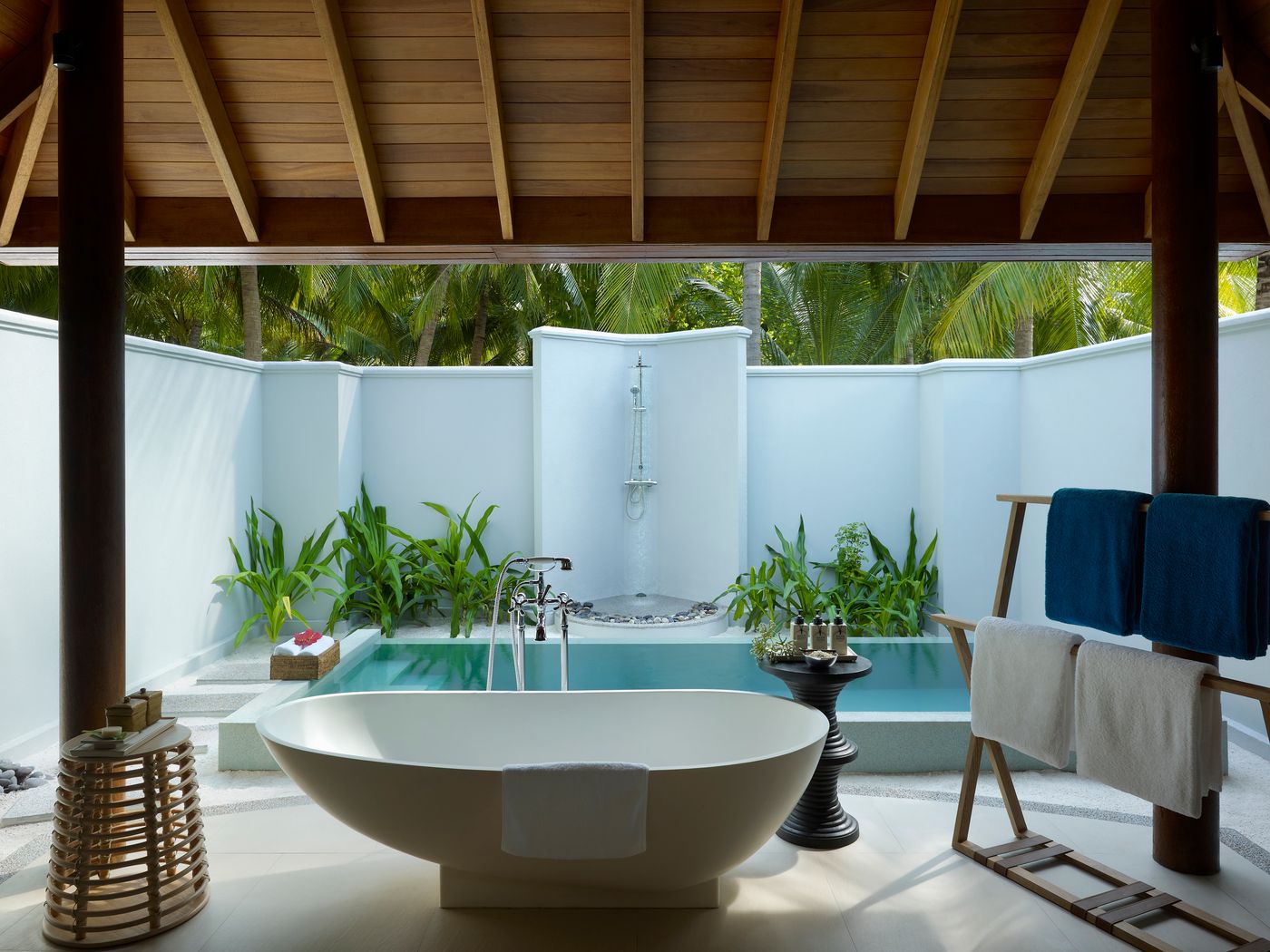 Dusit Thani Maldives 13