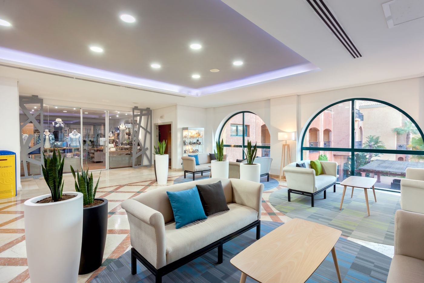 Barcelo-Punta-Umbr----a-Mar-Lobby-58