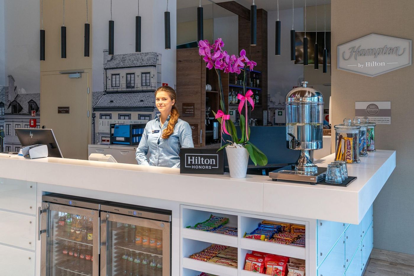 Hampton-by-Hilton-Warsaw-Mokotow-Lobby-4