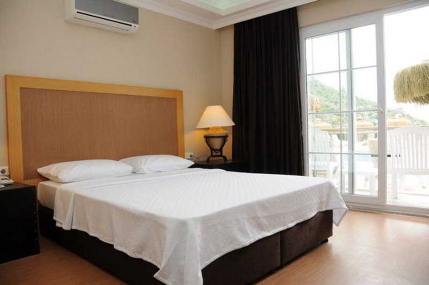 Manaspark-Deluxe-Hotel-Room-42