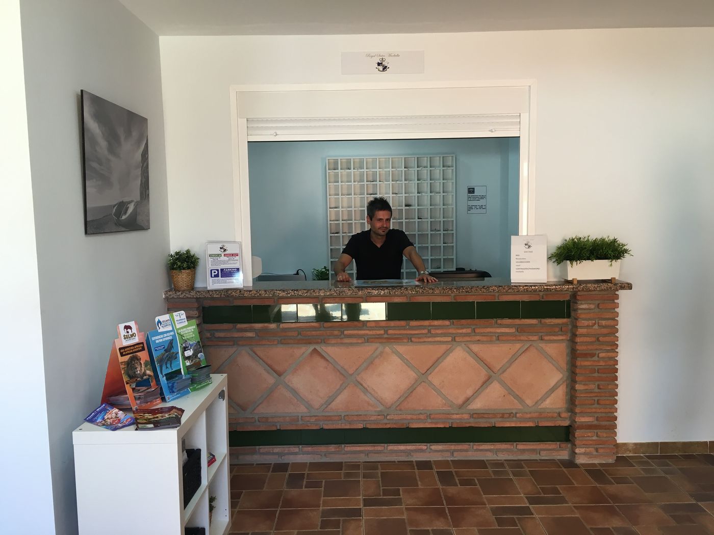 Royal-Suites-Marbella-Lobby-44