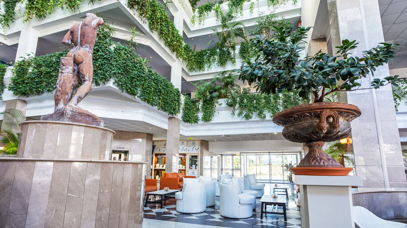 Louis-Phaethon-Beach-Lobby-55