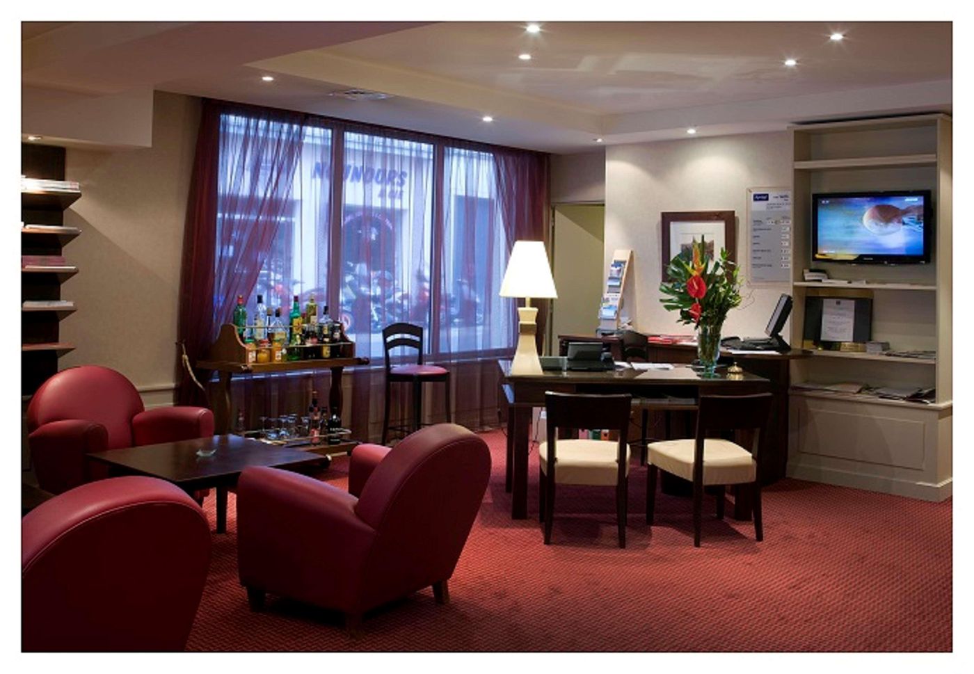 Kyriad Villefranche Sur Saône - France - VILLEFRANCHE-SUR-SAONE - Lobby - 9