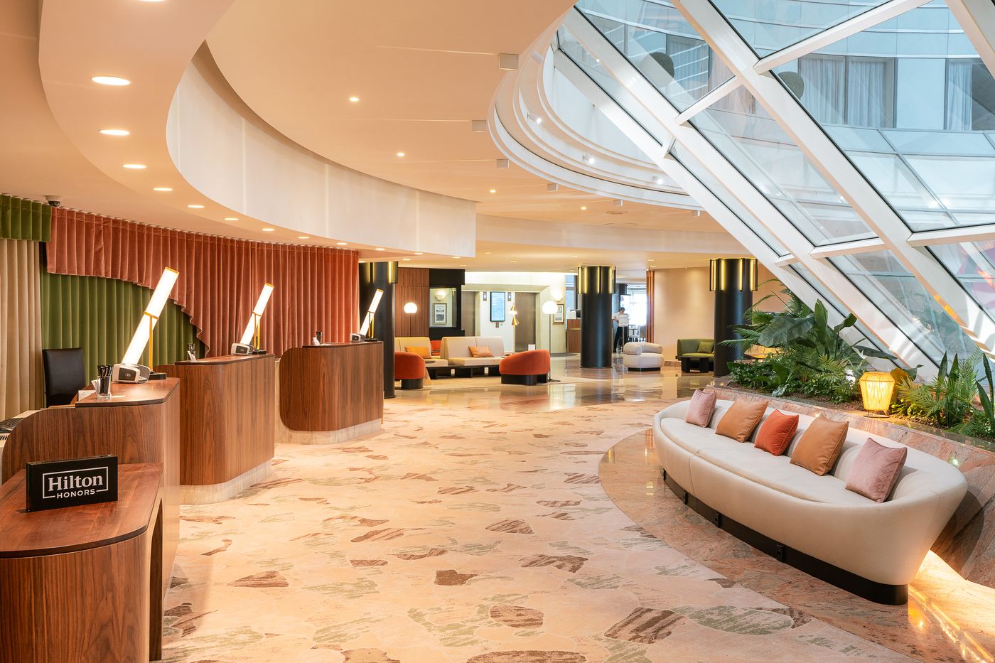 Hilton-Paris-la-Defense-Lobby-1