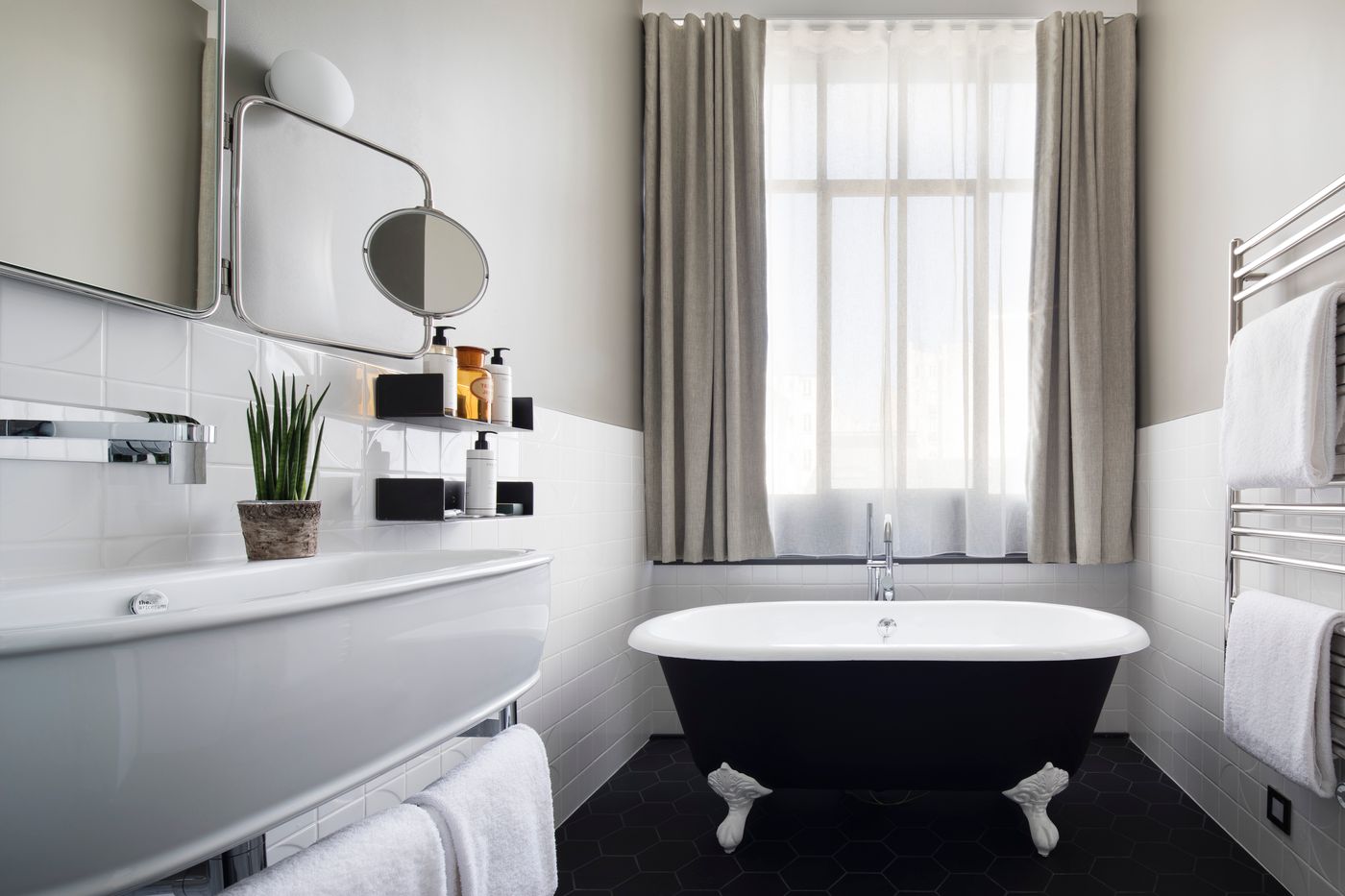 Les-Deux-Girafes-Room-33