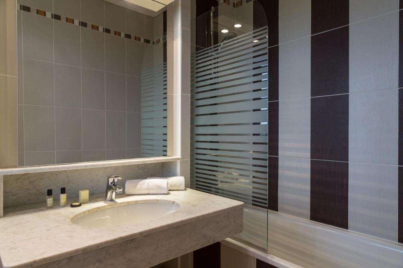 Qualys-H----tel-Rueil-La-D----fense-Room-26