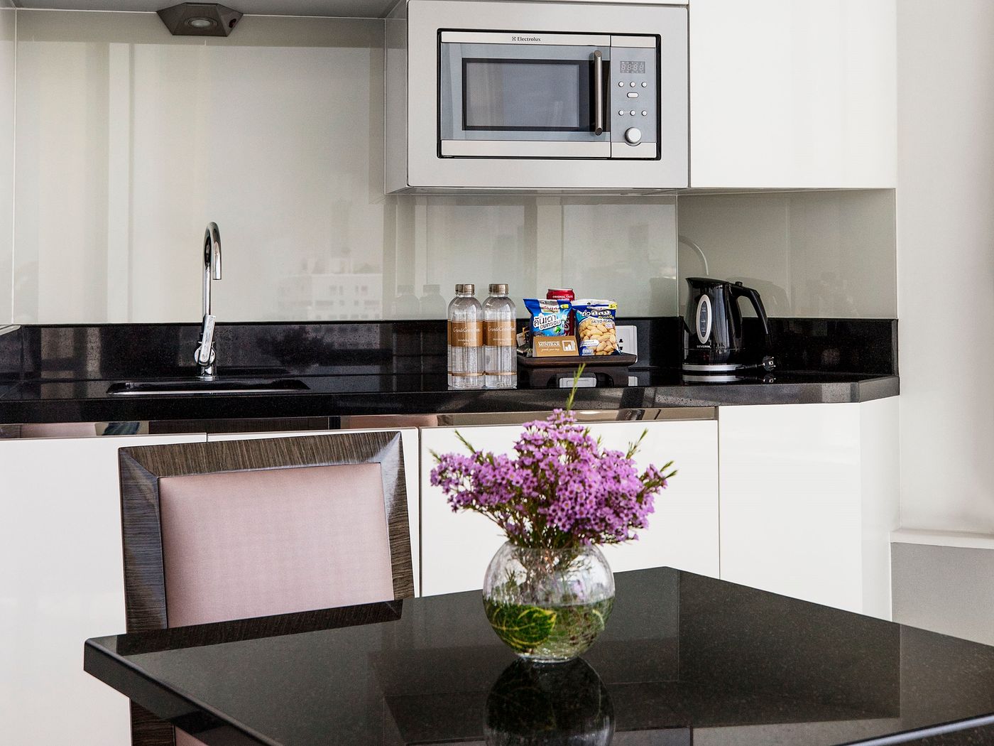 Grande-Centre-Point-Hotel-Terminal-21-Room-8